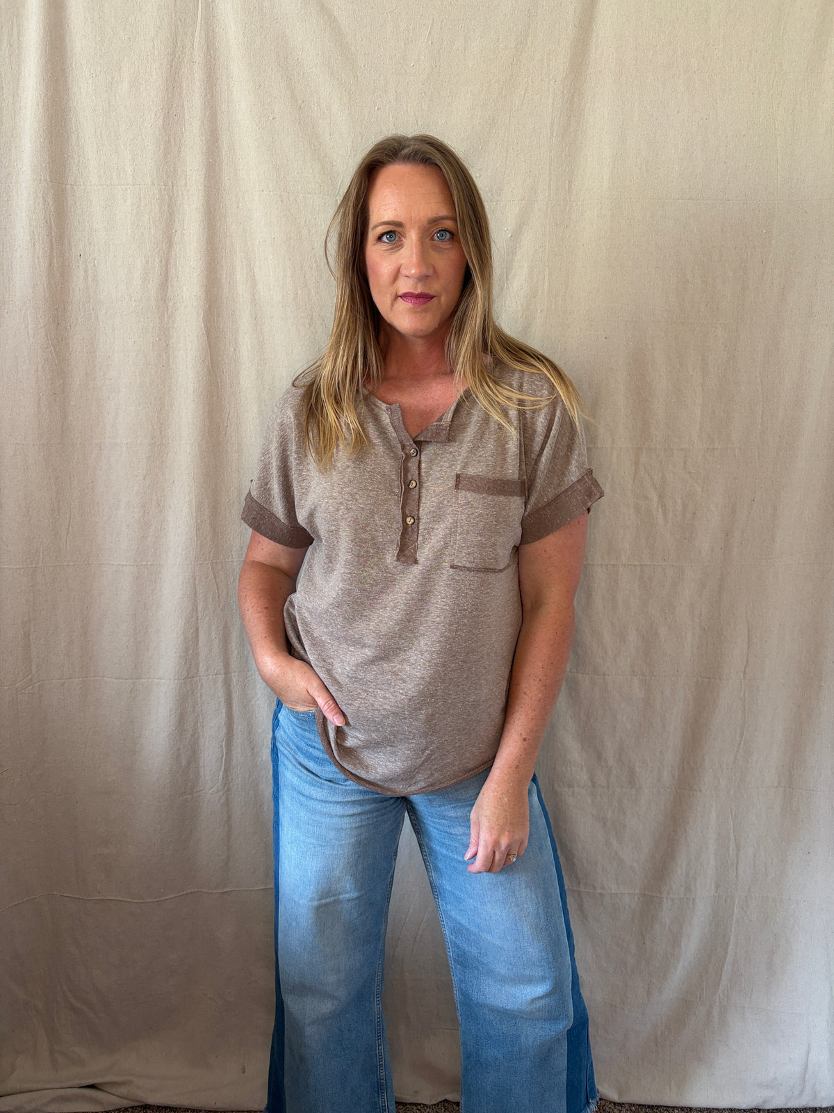 Dana Short Sleeve Top in Mocha