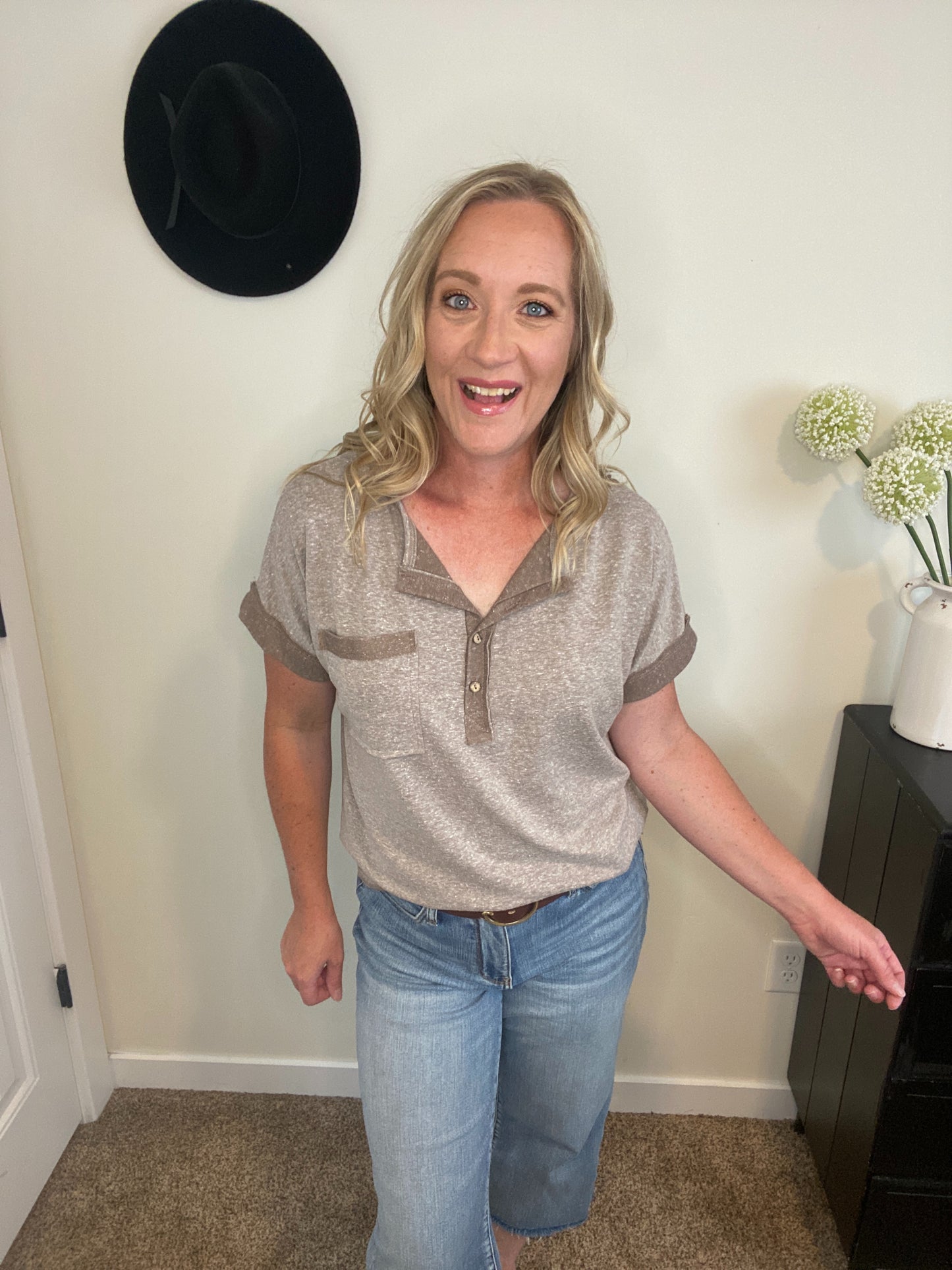 Dana Short Sleeve Top in Mocha